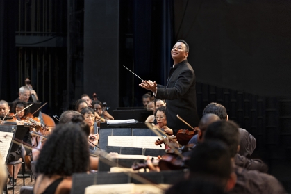 Marlon Daniel conducting 