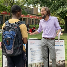 Michael D’Italia speaking to a student about experiential learning programs